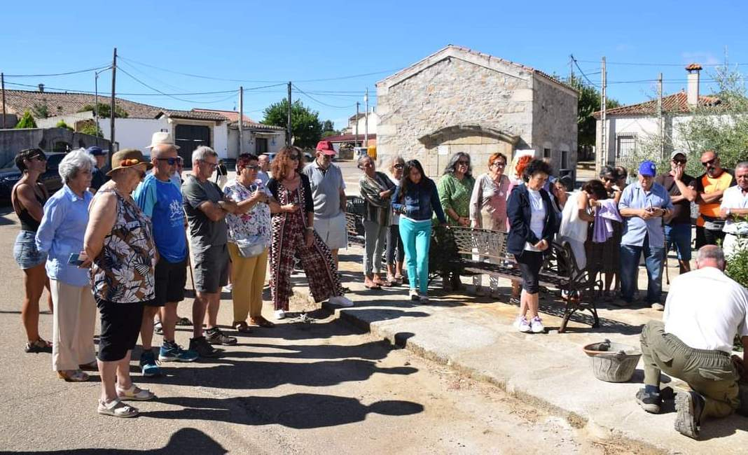Instalada una stolperstein en Aldea del Obispo en recuerdo de Juan Álvarez Pineda