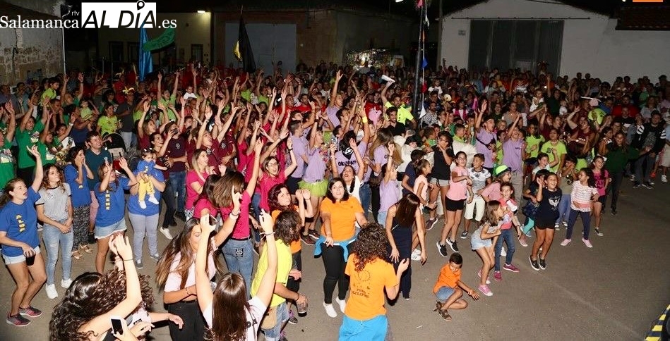 Peñas, vecinos y gran ambiente: Todos a una en el Pedroso para vivir sus esperadas fiestas desde este sábado
