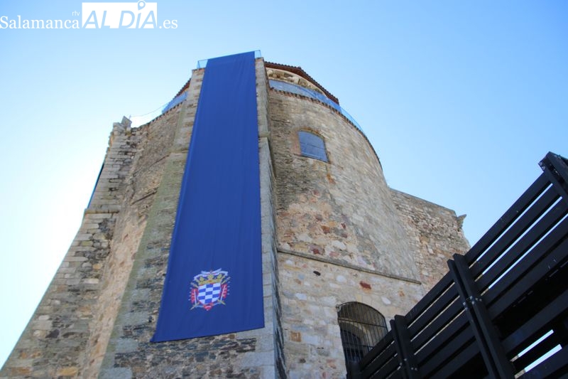 El Castillo de Alba de Tormes no lucirá la bandera de España al no contar con autorizaciones