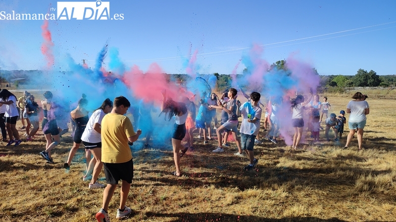 Un  divertido ‘Color party’ hace de prólogo en Peralejos a la Feria Agroalimentaria