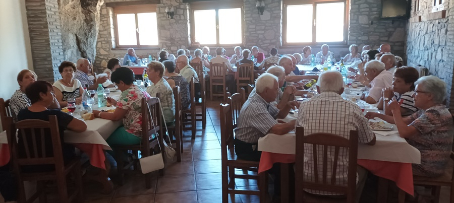 Los jubilados protagonizan el arranque de las fiestas de Casillas de Flores