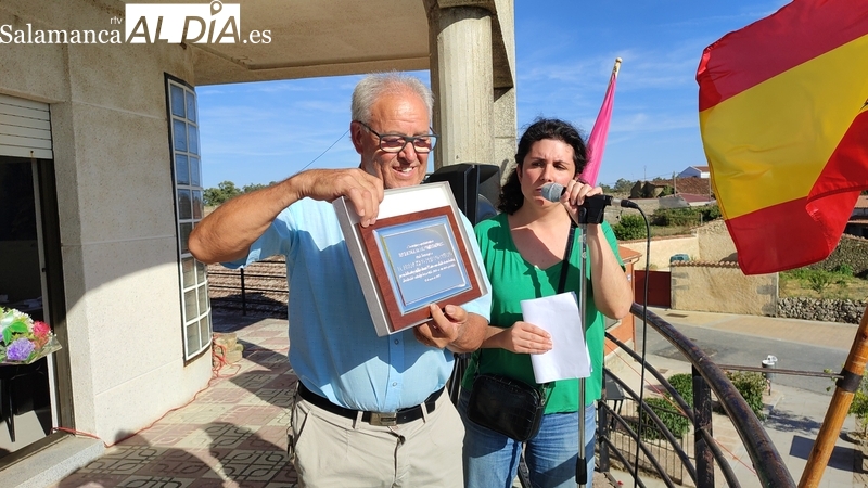 Encinasola de los Comendadores homenajea al exalcalde Francisco Prieto en el inicio oficial de las Madrinas