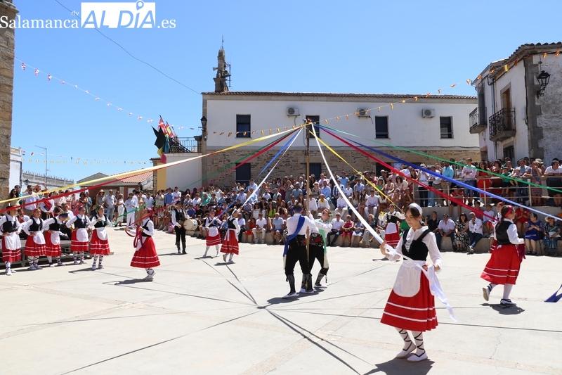 Las danzas de ‘paleos’ y el cordón ponen la nota tradicional a los actos en honor a San Lorenzo en Saucelle