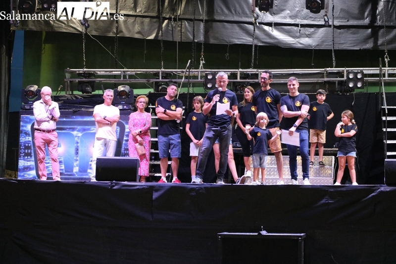 La peña Pichotes da el pistoletazo de salida a las fiestas de Cipérez