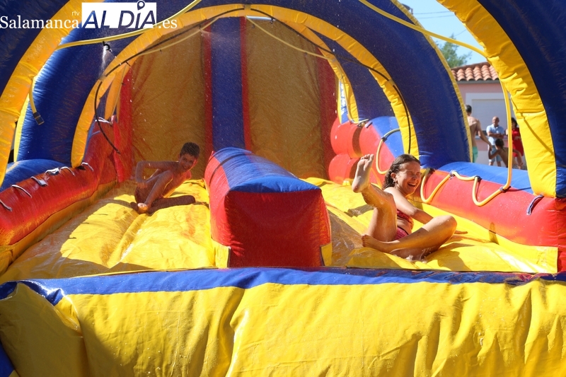 Los más pequeños también disfrutan en Majuges de las fiestas en honor a la Virgen de las Nieves