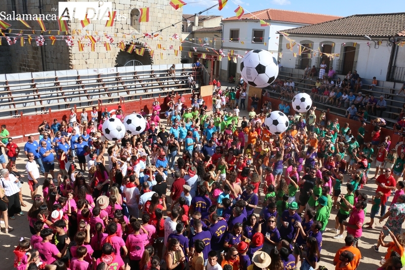 Las peñas protagonizan un apoteósico chupinazo en Villavieja de Yeltes
