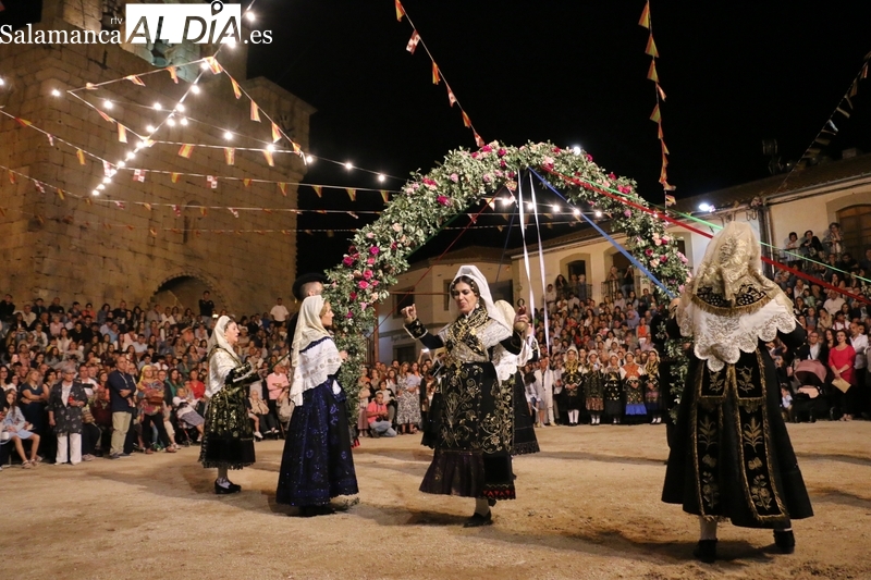 Villavieja entrega su corazón a la Virgen de los Caballeros