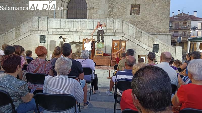 La Plaza Mayor de Béjar se convierte en una improvisada pista circense