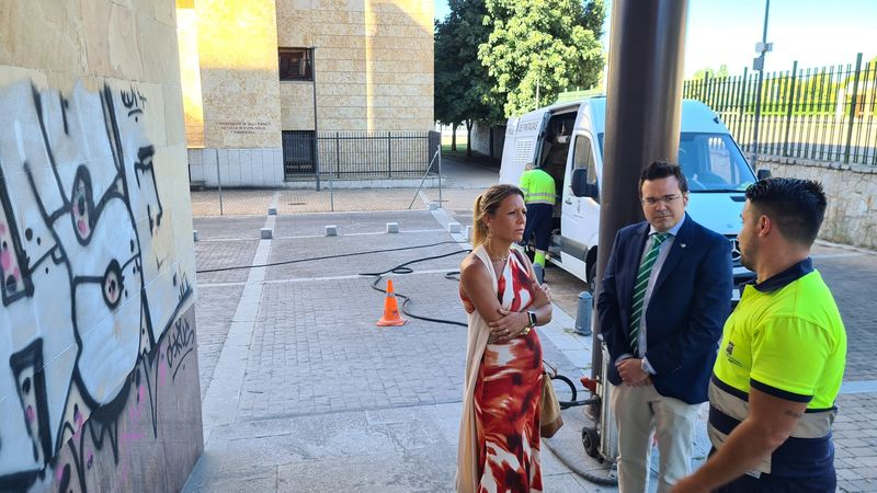 Limpiar pintadas u orines de tu edificio es gratis en Salamanca