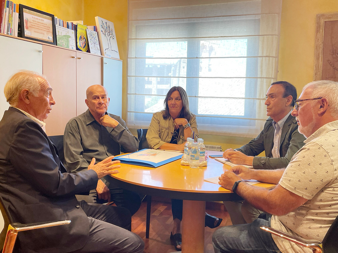 El presidente del Grupo Recoletas mantiene un encuentro con el alcalde de Carbajosa para presentarle el proyecto de nuevo hospital que construirán en el municipio