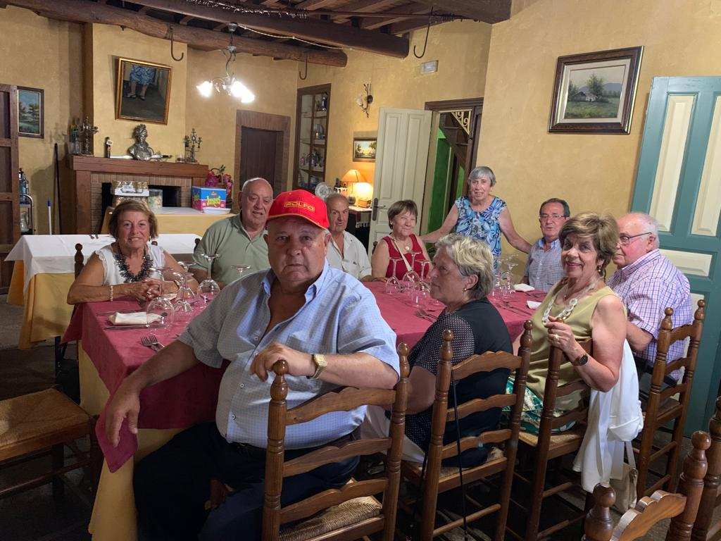 Quintas/os del 48 de Ahigal de los Aceiteros fortalecen su amistad