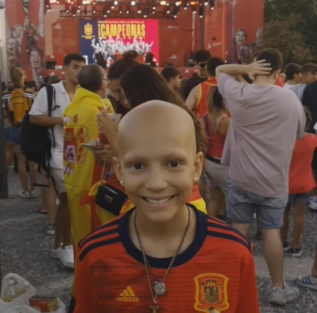 M4RÍA, la Princesa Futbolera Guerrera, no se pierde la fiesta de España tras ser campeona del mundo