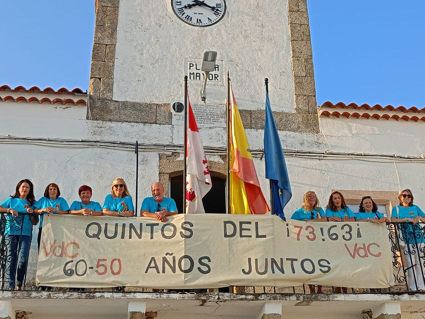 Quintos del 73 y 63 unidos en las fiestas de Villar de Ciervo