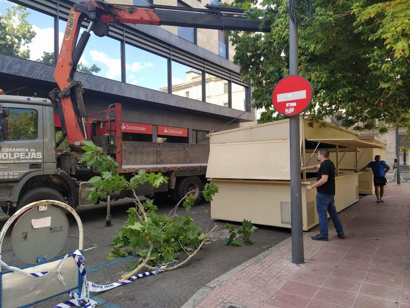 Comienzan a instalarse las 25 casetas de la Feria del Día