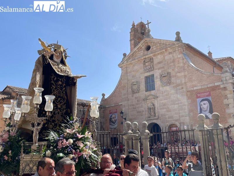 Santa Teresa luce sus mejores galas para reencontrarse con sus fieles