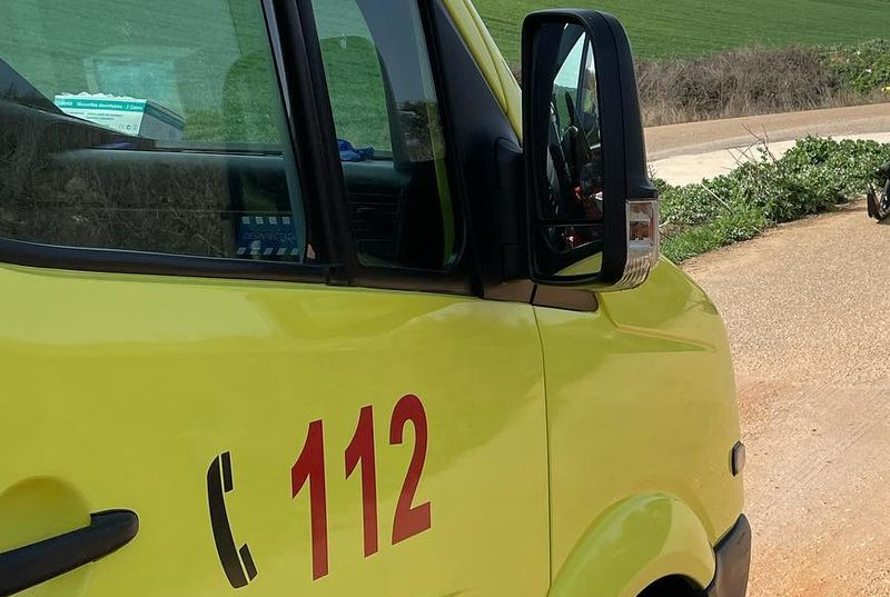 Dos heridos por el vuelco de un vehículo cerca de El Sahugo