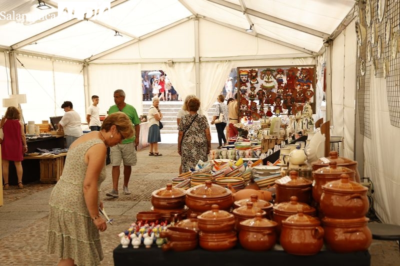 La XXXV Feria del Barro, otro motivo para disfrutar de la plaza de Anaya en Salamanca