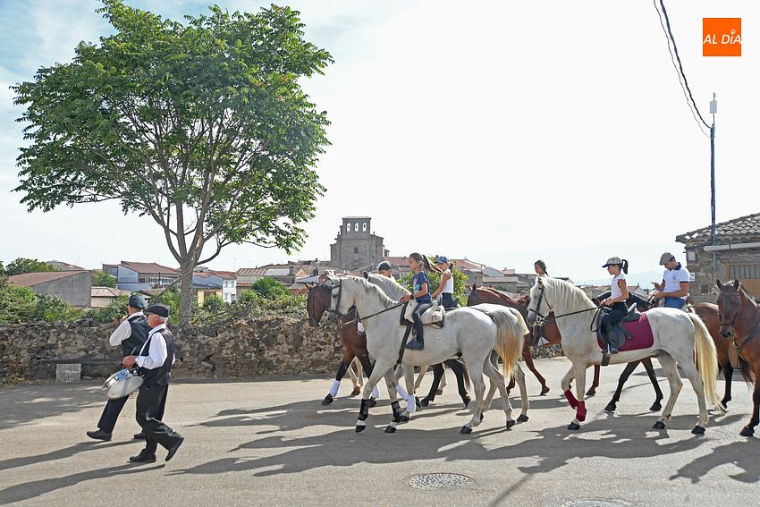 Fuenteguinaldo revive la Feria de San Bartolomé que sirve como preludio de sus fiestas grandes