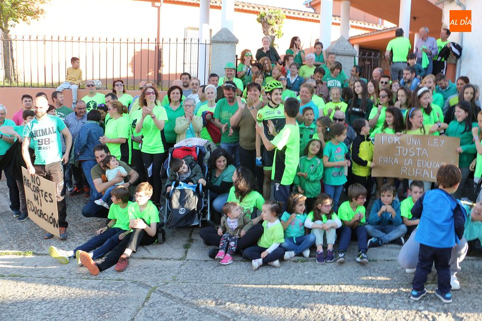 El PSOE lleva a las Cortes la petición del AMPA de que se mantengan tres aulas en Santibáñez de Béjar