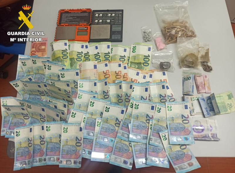 Interceptan en Navasfrías a dos traficantes de drogas con hachís, éxtasis, anfetaminas, opio...