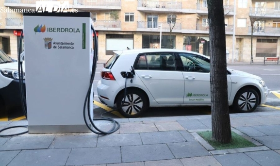 El PSOE propone multiplicar por cinco la red municipal de recarga de vehículos eléctricos