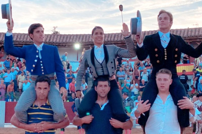 Hermoso de Mendoza indulta un toro de Capea en una apoteósica tarde de rejoneo en Guijuelo