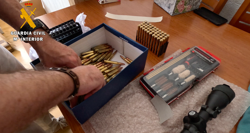 La Guardia Civil de Salamanca detiene a dos personas por supuesta tenencia ilícita de armas de fuego 