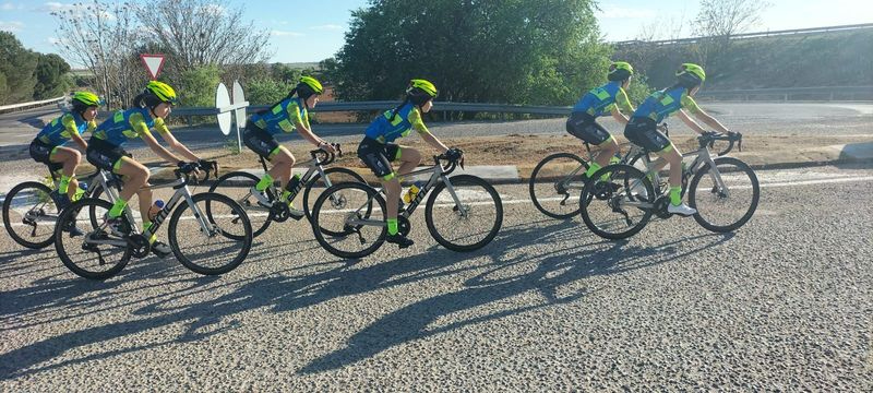 Las chicas de la Escuela de Ciclismo Salmantina participan en la Vuelta a Cantabria  