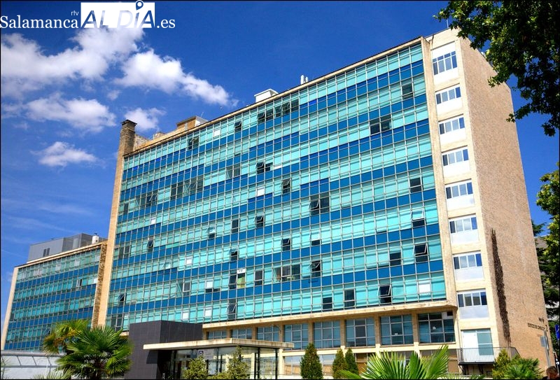 Itinerarios salmantinos: Secreto de cristal y arte en el hospital azul