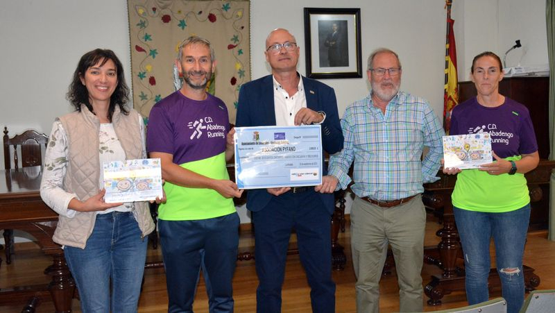 Pyfano recibe 2.659 euros recaudados en el ToroMaratón de Lumbrales