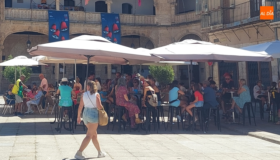 Los hosteleros ya pueden pagar la tasa de sus terrazas