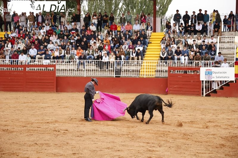El Anillo de Exhibiciones se llena de público con la clase práctica de la Escuela de Tauromaquia