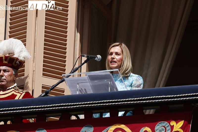 Con un emotivo discurso, María Victoria Mateos anuncia que Salamanca se sumerge en sus fiestas