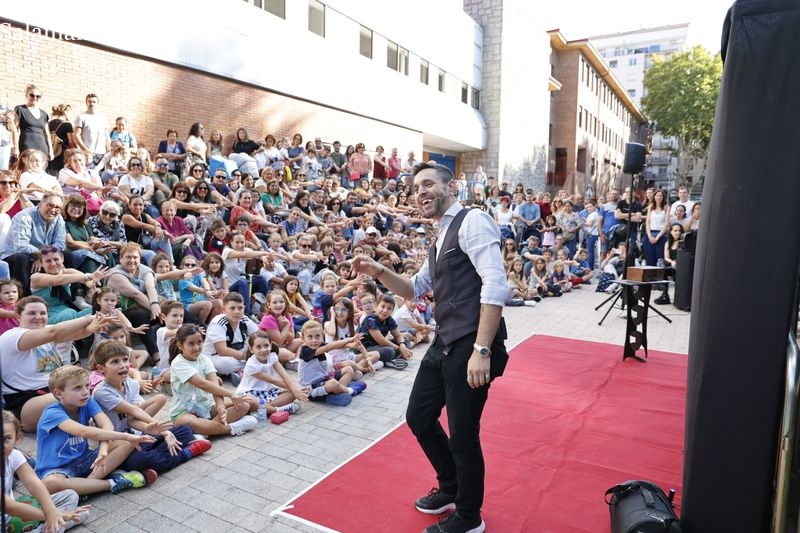 Sesión de magia en la Alamedilla: Pedro Majo enseña sus trucos