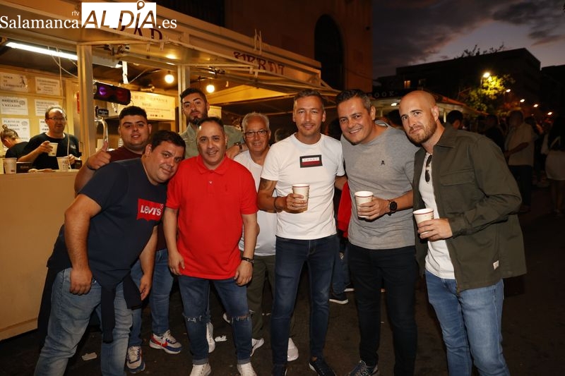 La Plaza de Los Bandos se llena para despedir las casetas 