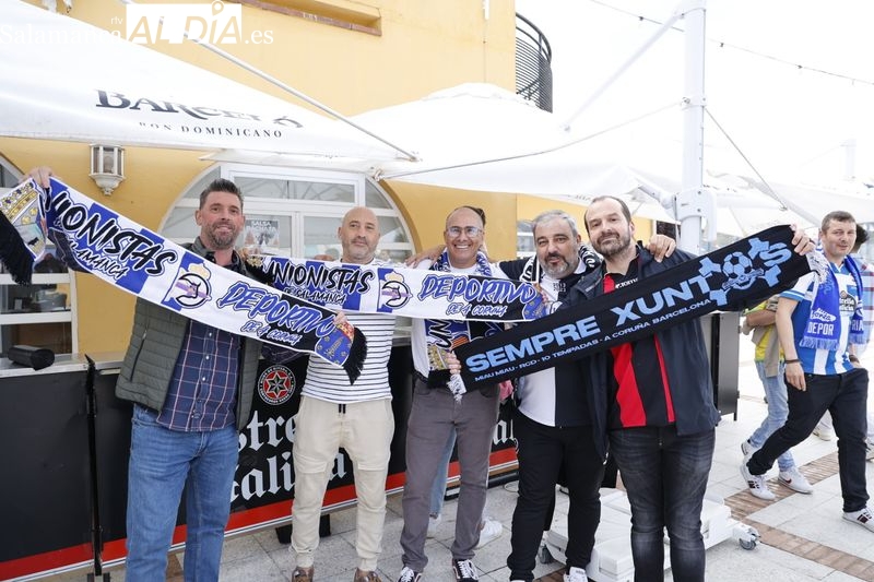 Los aficionados de Unionistas y el Dépor montan la fiesta en el Campo de Tiro con el encuentro de peñas