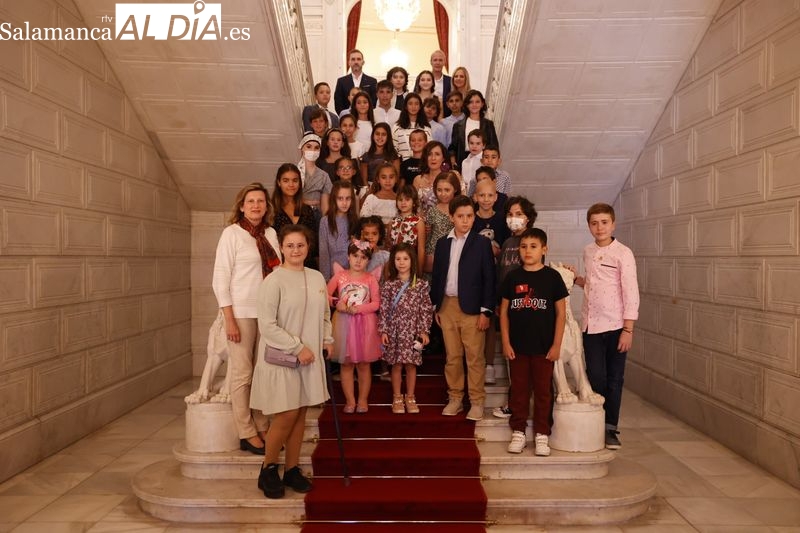 Recepción en el Ayuntamiento a los niños del Aula Hospitalaria de Salamanca