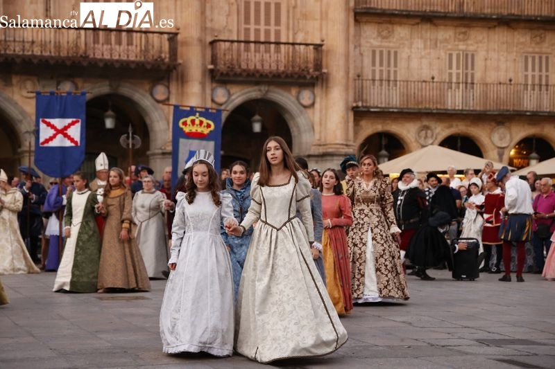 Salamanca se sumerge en el pasado con el espectacular desfile del Cortejo Real de la boda de María Manuela de Portugal y Felipe II