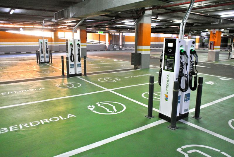 Uno de los espacios más visitados de Salamanca estrena 28 puntos de recarga para coches eléctricos