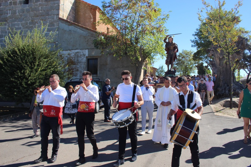 La Nava de Sotrobal honra un año más en las calles a su patrón, San Miguel Arcángel, en su día grande
