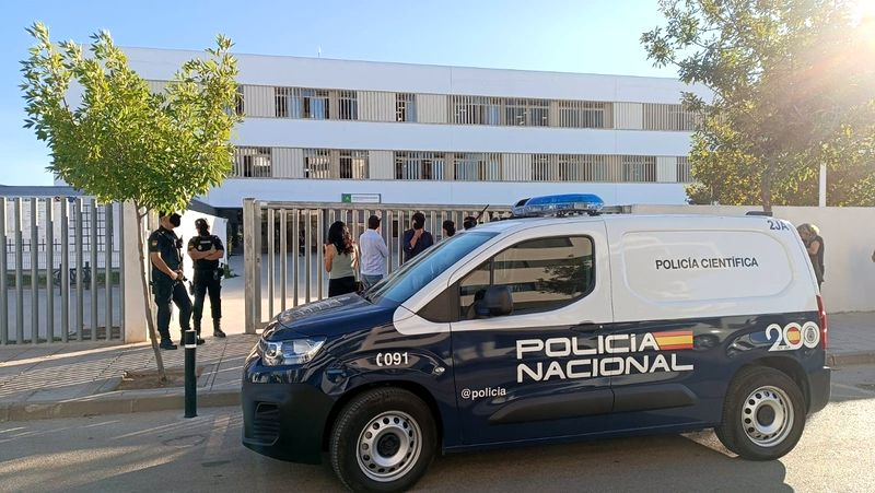 Un menor ataca con cuchillos a dos profesores y tres alumnos en un Instituto de Secundaria en Cádiz