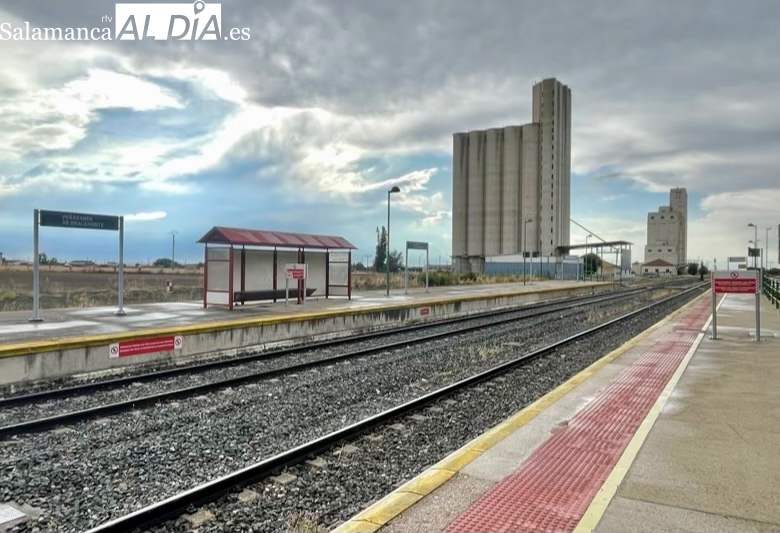 La Dana deja sus primeros problemas en Peñaranda: Más de una hora de retraso en el tren Madrid-Salamanca por daños en las vías