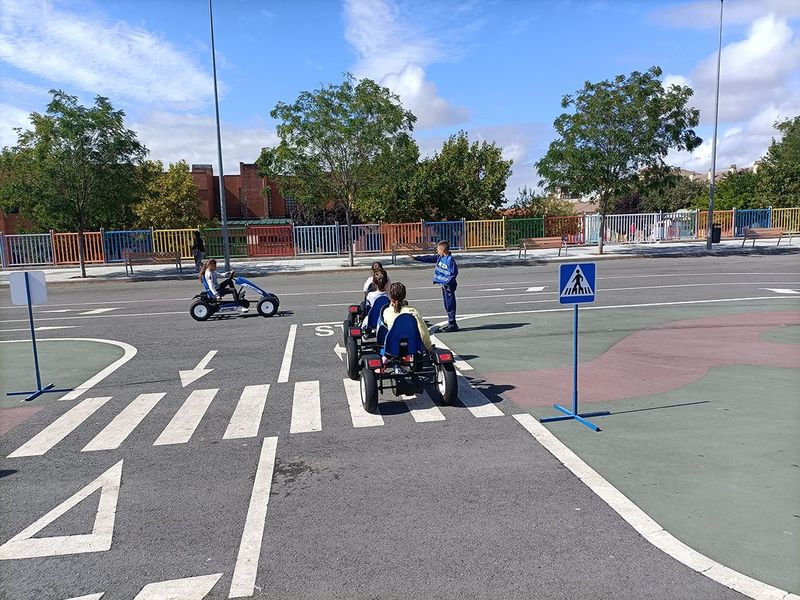 Los escolares de Carbajosa disfrutan y aprenden con las sesiones de educación vial