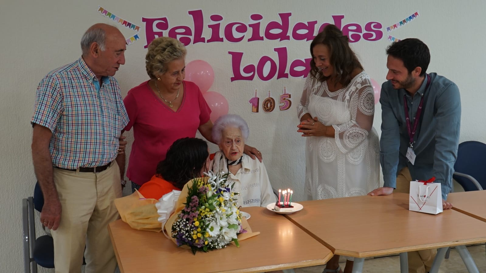 Lola González Varea celebra su 105 cumpleaños rodeada de los suyos en Santa Marta
