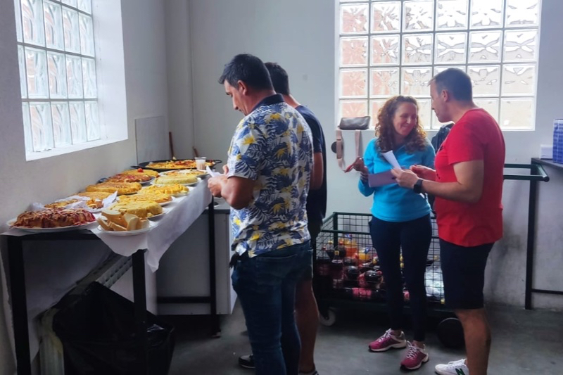 Gran participación y ambiente para el original concurso de tortillas de patata en Villoria