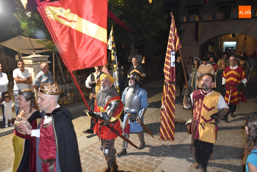 Ciudad Rodrigo aclama a los Reyes en una multitudinaria apertura bajo la luna llena
