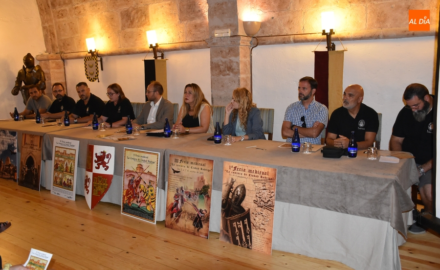 El ‘regreso’ del Parador, Astrolabio y un alarde de esgrima, grandes novedades de la Feria Medieval