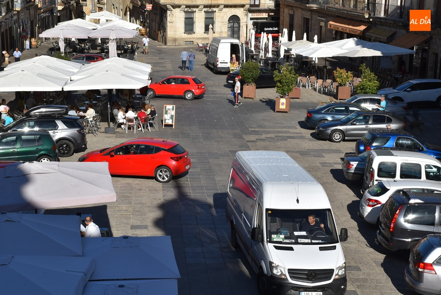 Los coches retornan a la Plaza Mayor