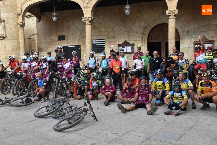 Pernocta en Ciudad Rodrigo un grupo de 70 ciclistas llegados de Almeida