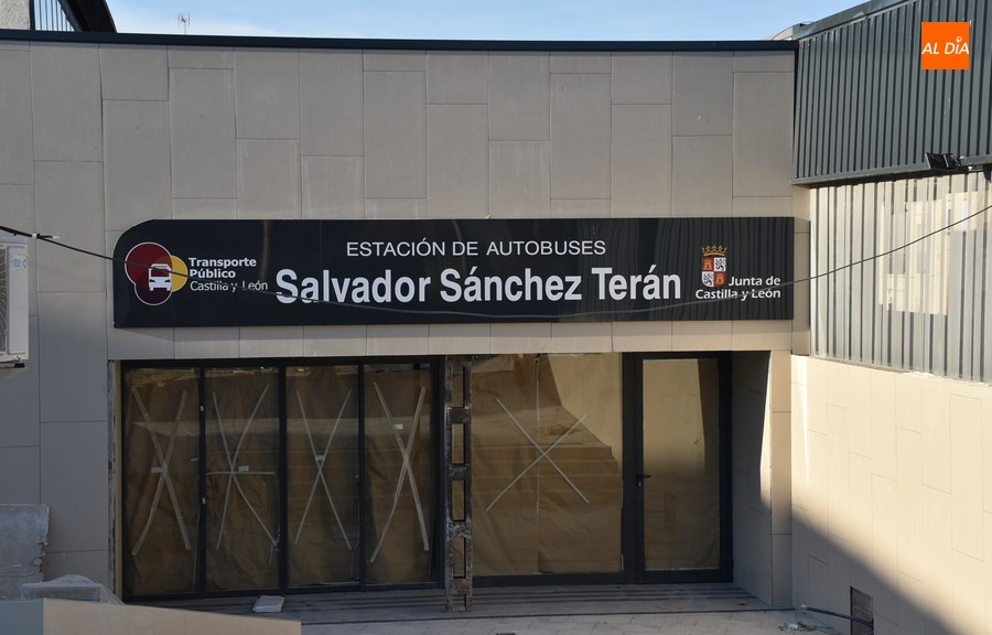 El nombre de Sánchez-Terán luce ya en la nueva entrada principal a la Estación de Autobuses